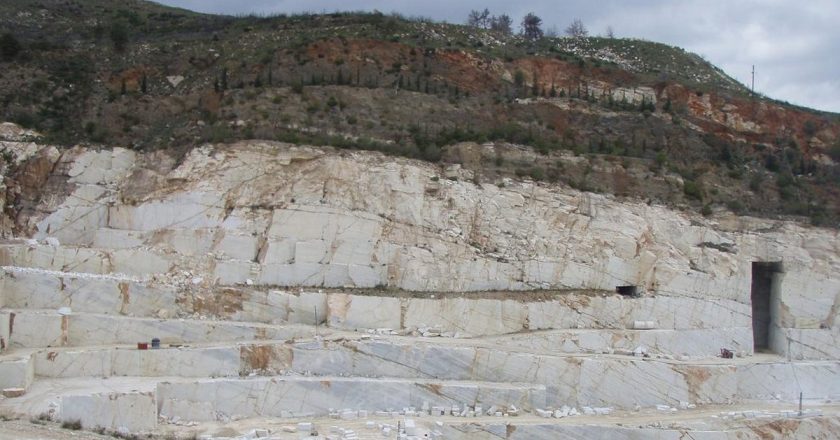 Σφοδρή πολιτική σύγκρουση για τα νέα λατομεία στην Πεντέλη