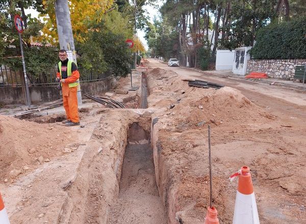 Ξεκίνησε με πρωτοφανή καθυστέρηση η υπογειοποίηση του δικτύου μέσης τάσης σε τμήμα της Δροσιάς