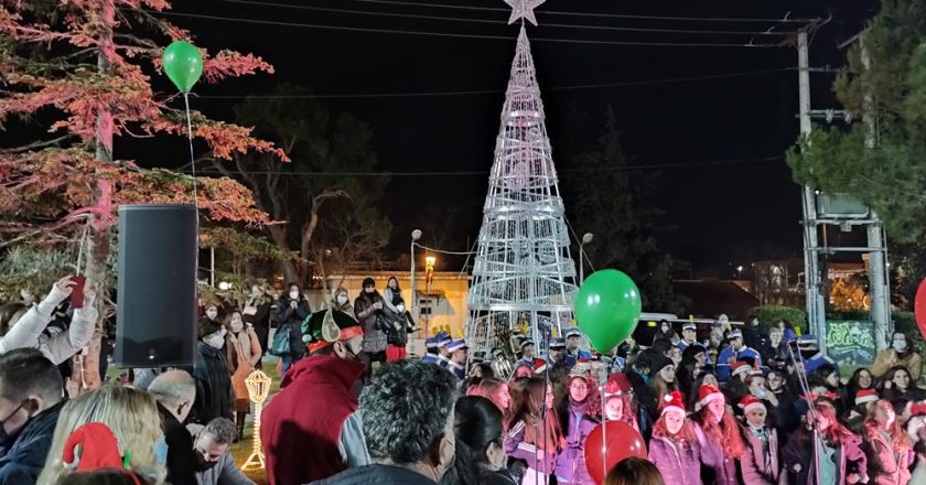 Αύριο η φωταγώγηση του χριστουγεννιάτικου δέντρου στον Διόνυσο