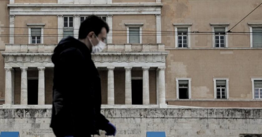 «Τρομάζουν» τους ειδικούς τα κρούσματα κορωνοϊού