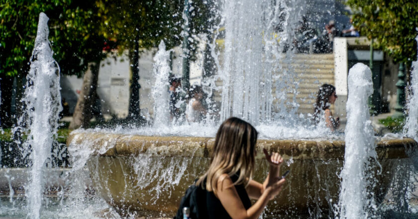 Τρομάζουν οι προβλέψεις για τον καύσωνα – Στο «κόκκινο» μέχρι τα τέλη Ιουλίου