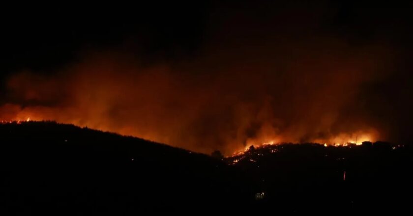 112 προς τους κατοίκους Ραπεντώσας και Διονύσου: «Απομακρυνθείτε προς Δροσιά και Κηφισιά»